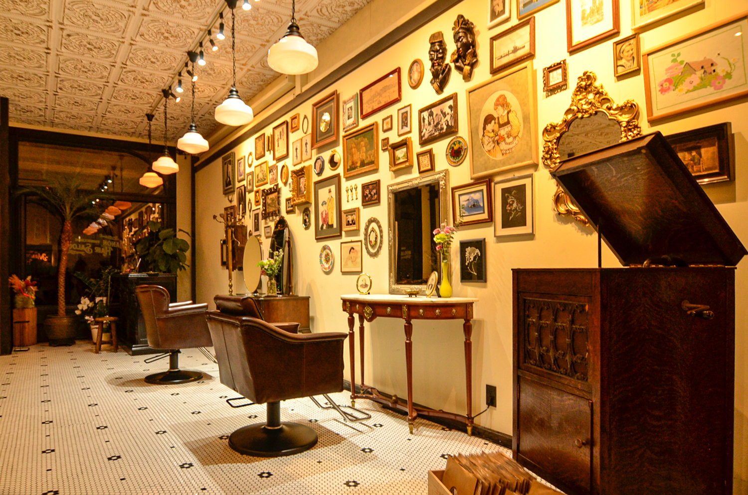 MANON HAIR SALOON